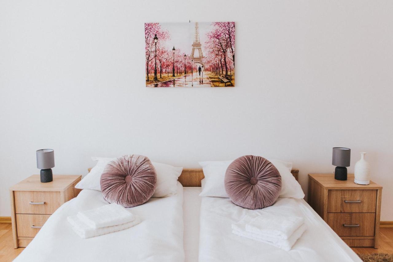 Lotus Apartman Appartement Odorheiu Secuiesc Buitenkant foto