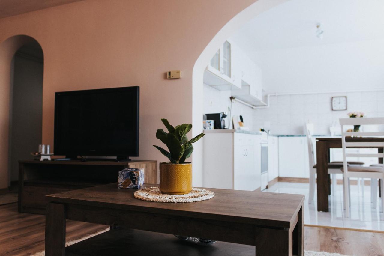 Lotus Apartman Appartement Odorheiu Secuiesc Buitenkant foto